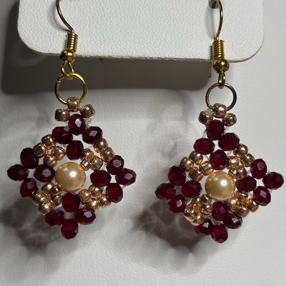 Hand crafted dangle pierced earrings shell cream pearls red gold beads 2 inches - Picture 7 of 8